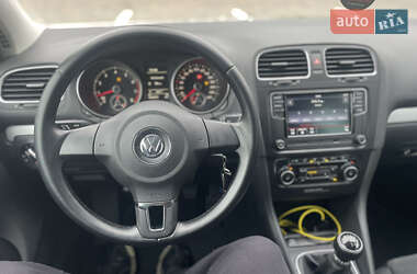 Хэтчбек Volkswagen Golf 2009 в 