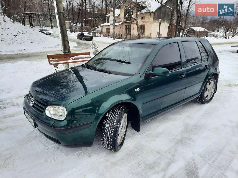Хетчбек Volkswagen Golf 2003 в Львові