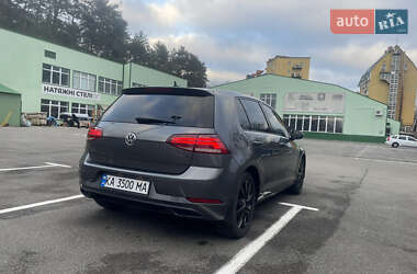 Хэтчбек Volkswagen Golf 2017 в Киеве