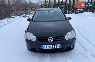 Хетчбек Volkswagen Golf 2005 в Надвірній