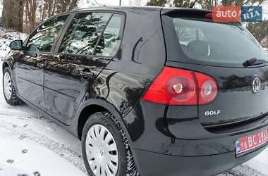 Хетчбек Volkswagen Golf 2006 в Звягелі