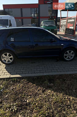 Хэтчбек Volkswagen Golf 2001 в Новоселице