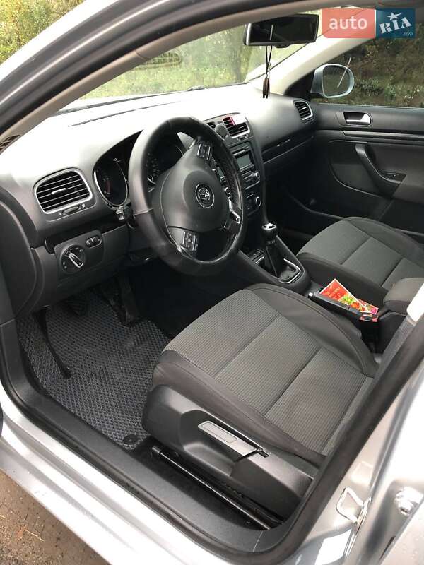 Універсал Volkswagen Golf 2011 в Звягелі