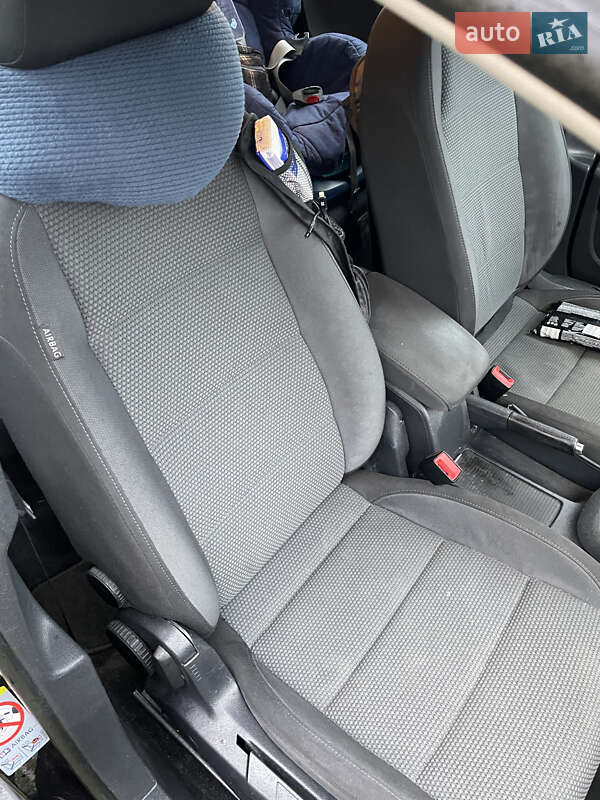 Універсал Volkswagen Golf 2011 в Києві