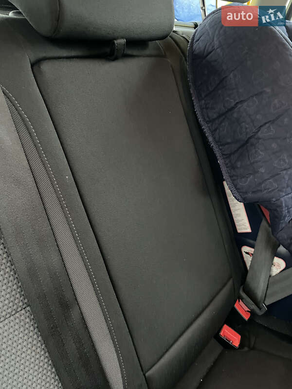 Універсал Volkswagen Golf 2011 в Києві