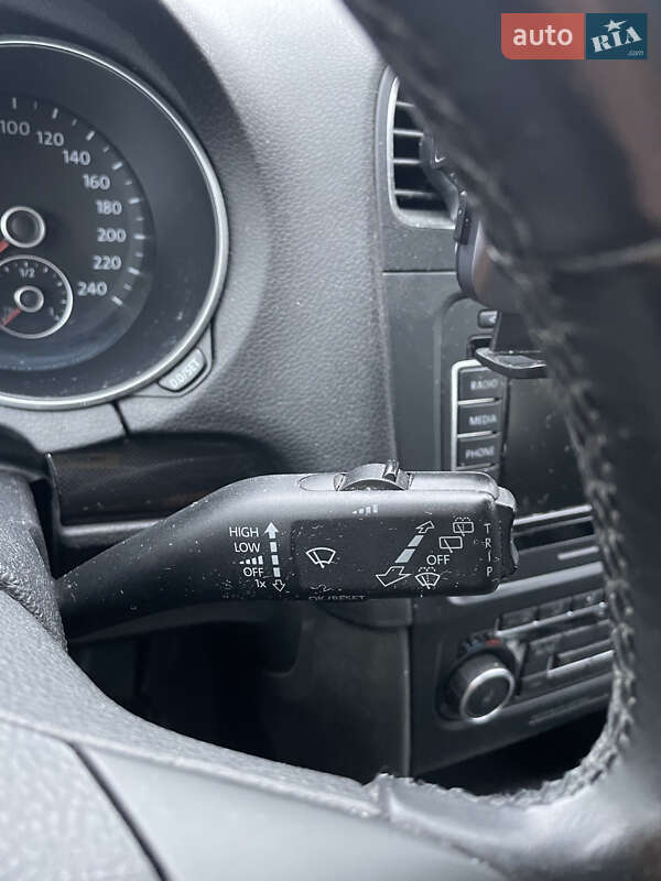 Універсал Volkswagen Golf 2011 в Києві