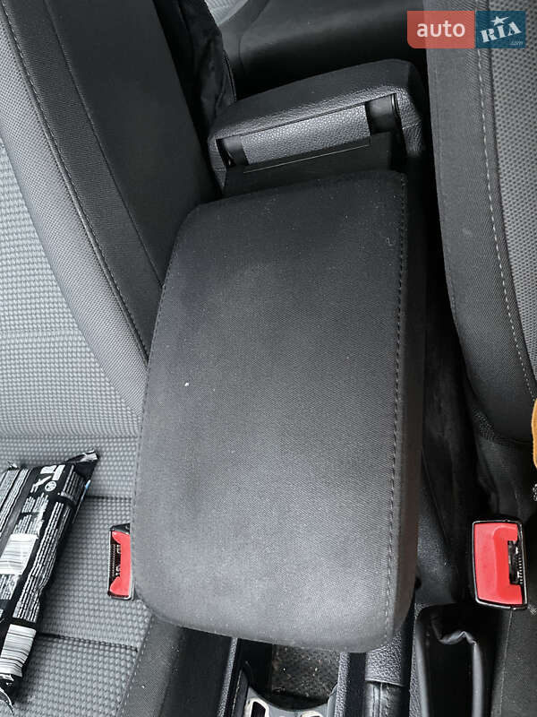 Універсал Volkswagen Golf 2011 в Києві