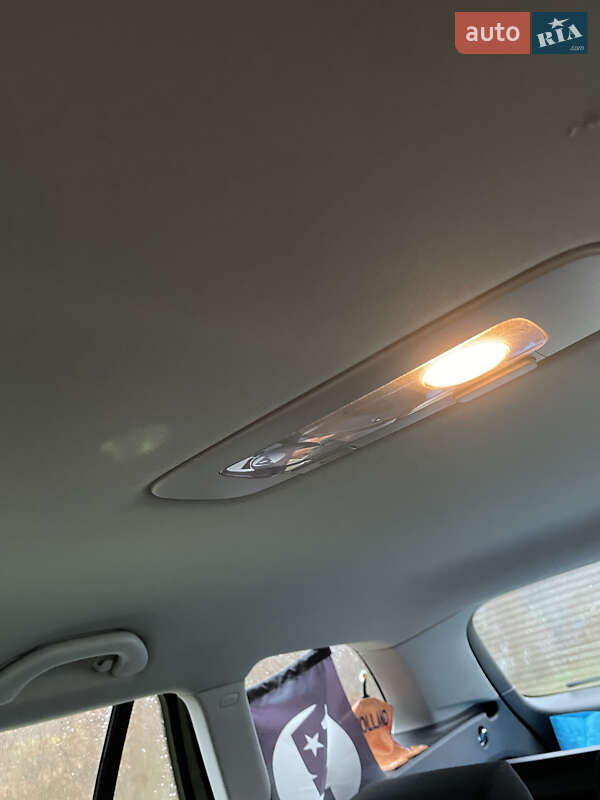 Універсал Volkswagen Golf 2011 в Києві