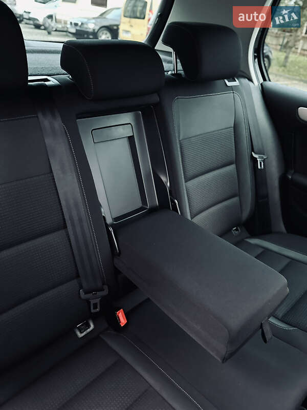 Хэтчбек Volkswagen Golf 2010 в Ивано-Франковске