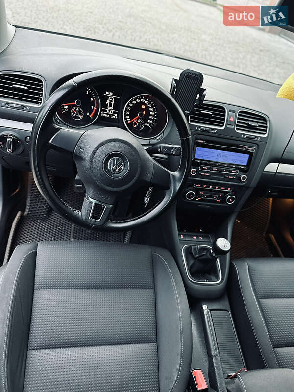 Хэтчбек Volkswagen Golf 2010 в Ивано-Франковске