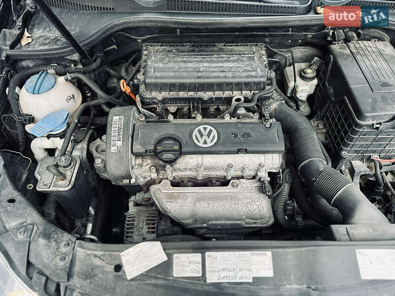 Хэтчбек Volkswagen Golf 2010 в Ивано-Франковске