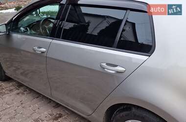 Хэтчбек Volkswagen Golf 2017 в 