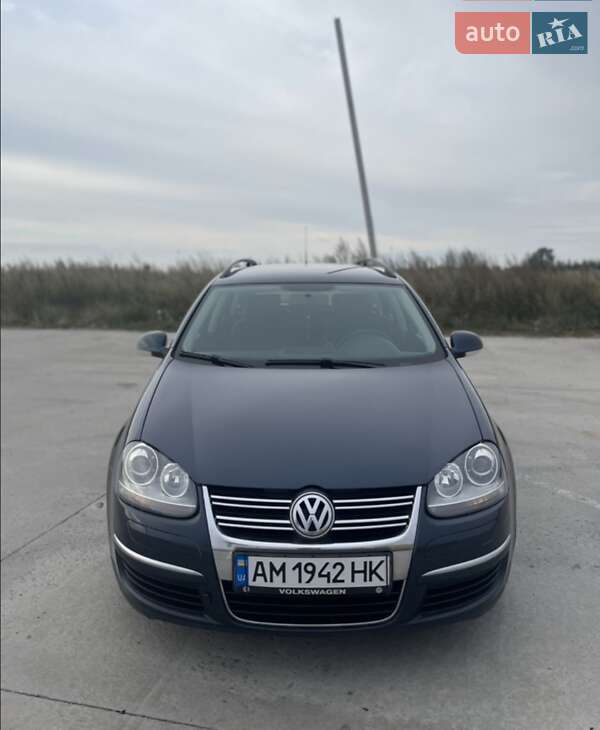 Універсал Volkswagen Golf 2009 в Коростені