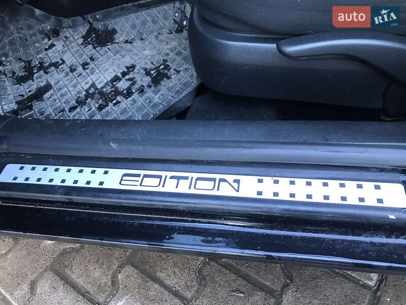 Хетчбек Volkswagen Golf 2003 в Снятині