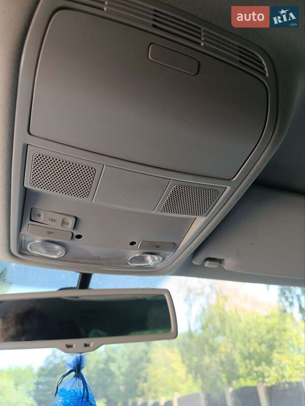 Универсал Volkswagen Golf 2010 в Оброшином