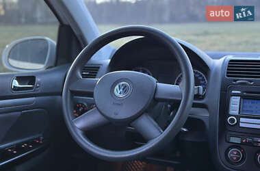 Хэтчбек Volkswagen Golf 2004 в Ивано-Франковске