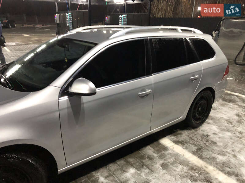 Універсал Volkswagen Golf 2011 в Звягелі