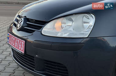 Хетчбек Volkswagen Golf 2005 в Львові