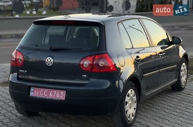 Хетчбек Volkswagen Golf 2005 в Львові