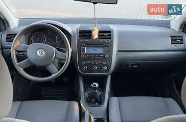 Хетчбек Volkswagen Golf 2005 в Львові