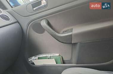 Хэтчбек Volkswagen Golf 2005 в 