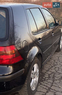 Хэтчбек Volkswagen Golf 2002 в 