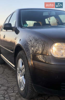 Хэтчбек Volkswagen Golf 2002 в 