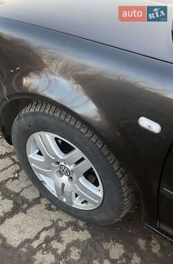 Хэтчбек Volkswagen Golf 2002 в 