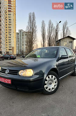 Хетчбек Volkswagen Golf 2001 в Києві