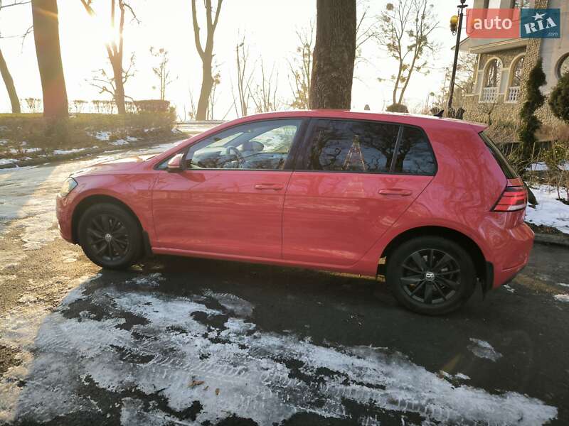 Хетчбек Volkswagen Golf 2017 в Львові
