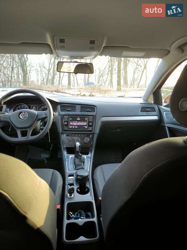 Хетчбек Volkswagen Golf 2017 в Львові