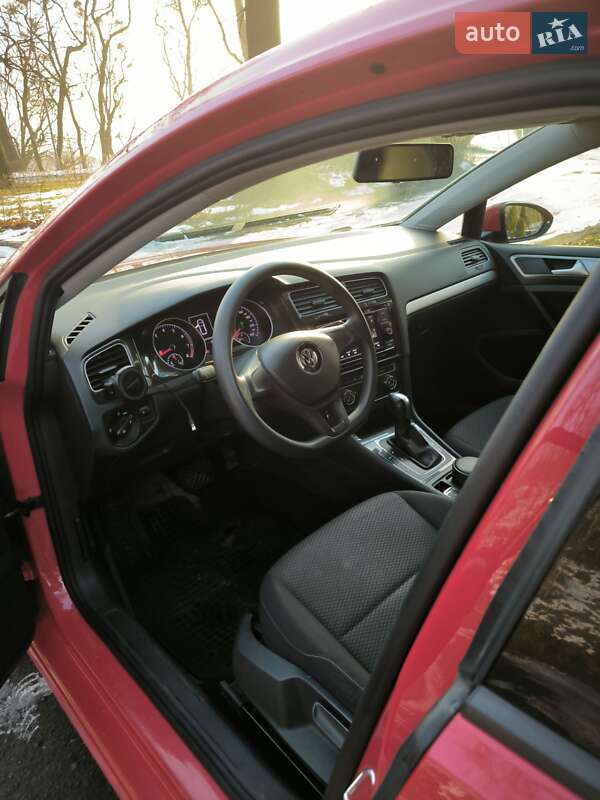 Хетчбек Volkswagen Golf 2017 в Львові