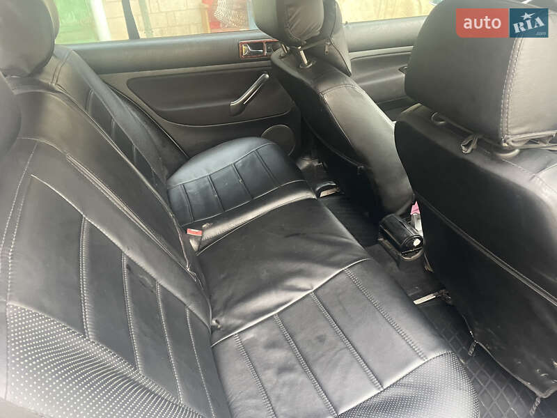 Хэтчбек Volkswagen Golf 2001 в Ковеле