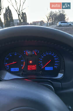 Хэтчбек Volkswagen Golf 2002 в 