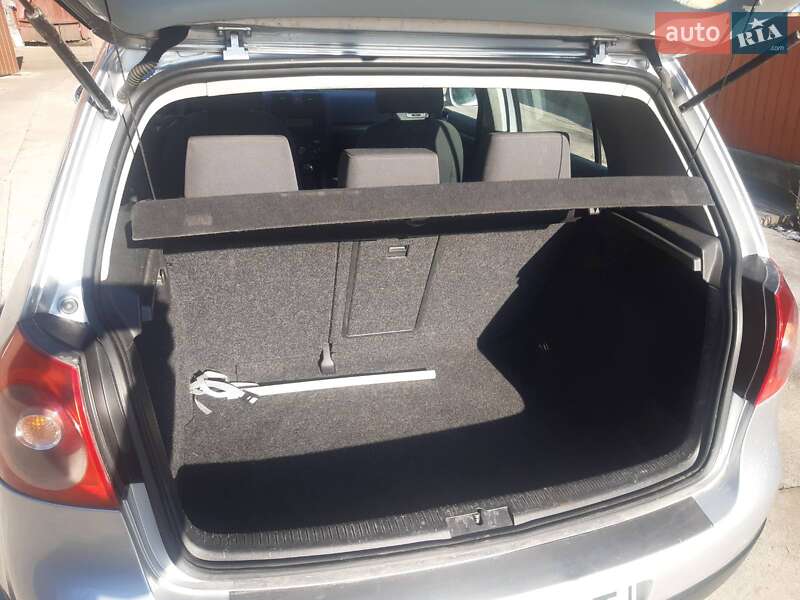 Универсал Volkswagen Golf 2003 в Городенке