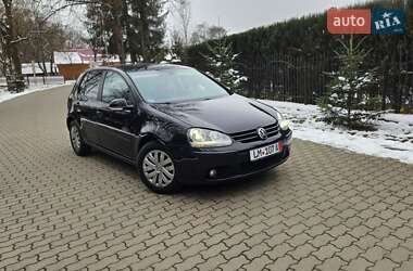 Хетчбек Volkswagen Golf 2008 в Сваляві