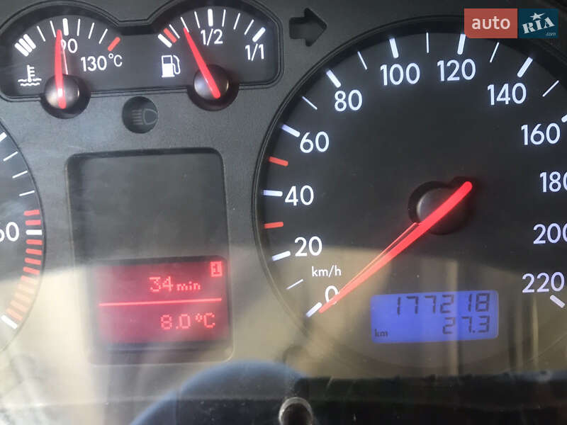 Хетчбек Volkswagen Golf 2003 в Снятині