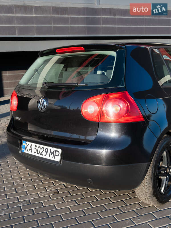 Хэтчбек Volkswagen Golf 2004 в Киеве