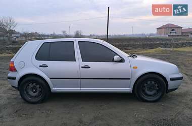 Хетчбек Volkswagen Golf 1998 в Чернівцях