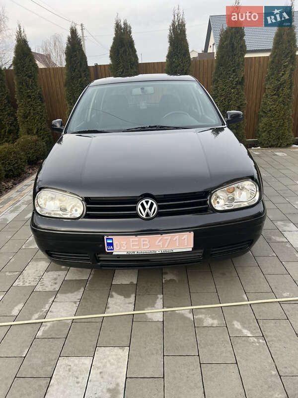 Хэтчбек Volkswagen Golf 1999 в 
