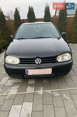 Хэтчбек Volkswagen Golf 1999 в 