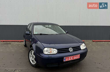 Хетчбек Volkswagen Golf 2003 в Луцьку