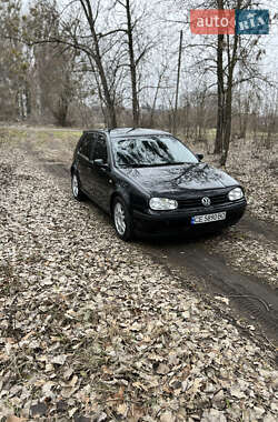 Хетчбек Volkswagen Golf 1998 в Радомишлі