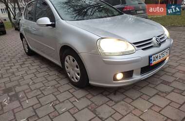 Хетчбек Volkswagen Golf 2004 в Звягелі