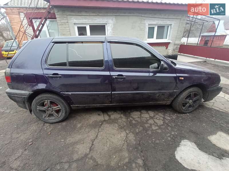 Хетчбек Volkswagen Golf 1997 в 