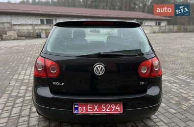 Хетчбек Volkswagen Golf 2005 в Луцьку