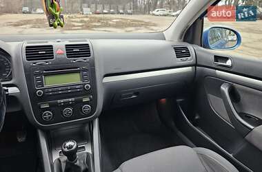 Хетчбек Volkswagen Golf 2004 в Харкові