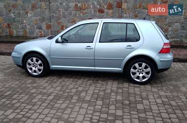 Хетчбек Volkswagen Golf 2003 в Городку