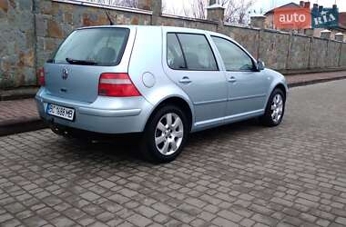 Хетчбек Volkswagen Golf 2003 в Городку