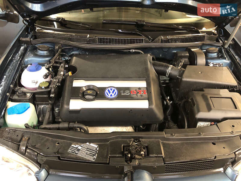 Хетчбек Volkswagen Golf 2003 в Золотоноші